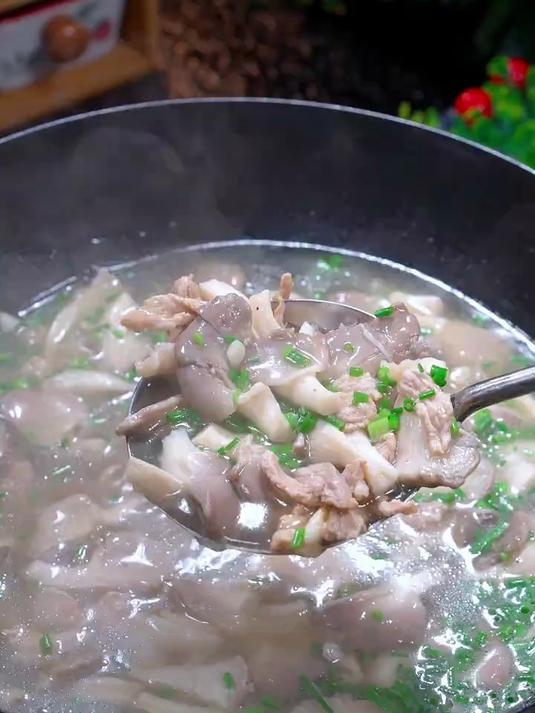 没胃口的时候就做个香菇瘦肉汤吧