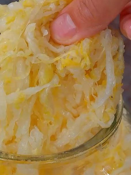 自家大缸腌的酸菜,就是小时候的味儿!