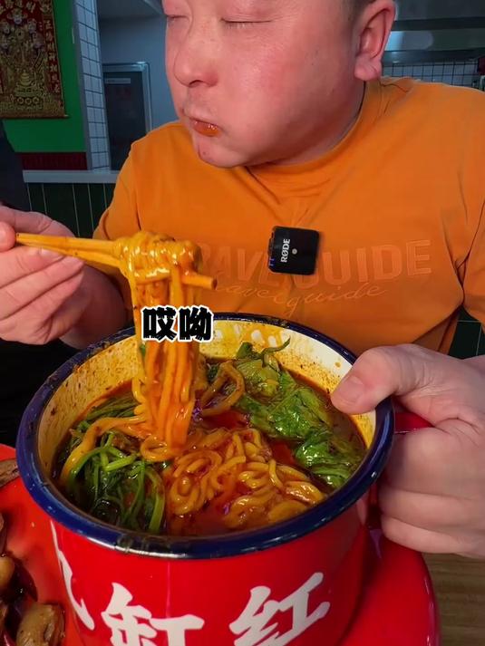 老式茶缸子爆辣麻辣烫！二师兄请客！美食推荐 这一碗好过瘾 ?