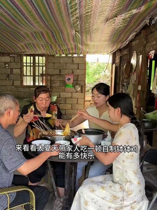 这两天重庆太热了,在家自制一盆清凉爽口的钵钵鸡,让人胃口大开