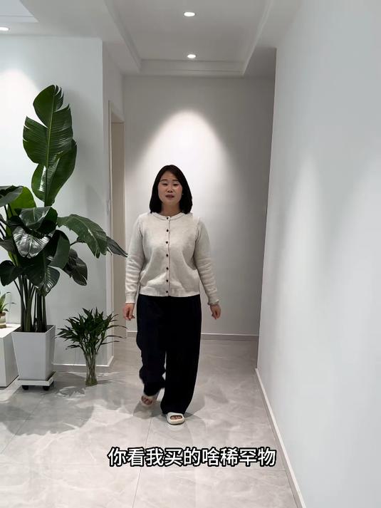 老公买的荠荠菜，包的荠荠菜饺子，皮薄馅大，鲜香味美，都是春天的味道，太好吃了。#踢开世界的