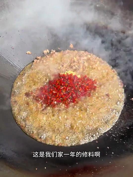 自贡小煎鸭 富顺县的师傅,给手机前的观众烹饪一道小煎鸭