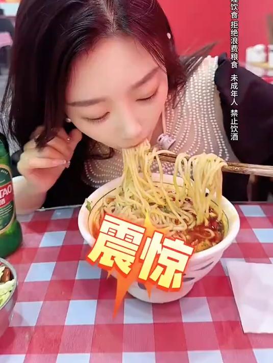 第119集｜1碗羊肉面+几串烤肉+1瓶疲9就是三猪的美好生活