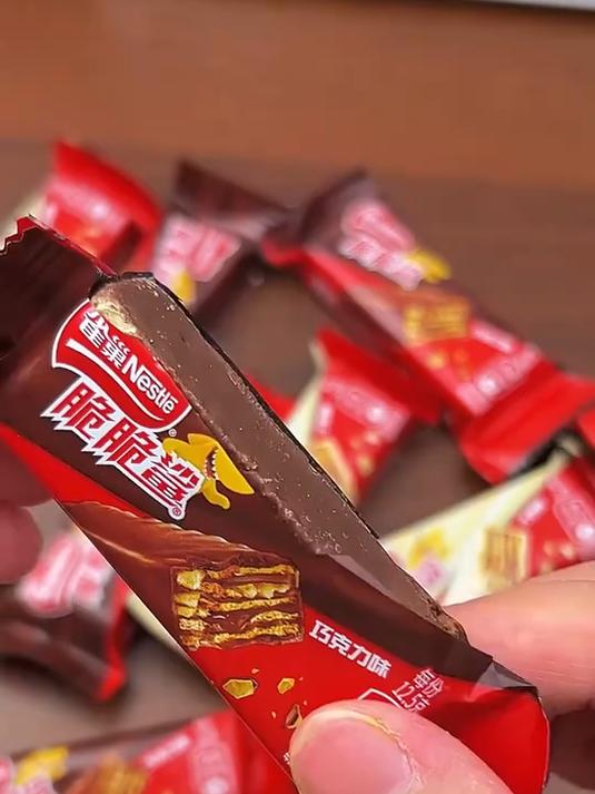 Nestle_雀巢脆脆鲨巧克力威化饼干牛奶味网红零食 #零食# #零食推荐# #脆脆鲨# 