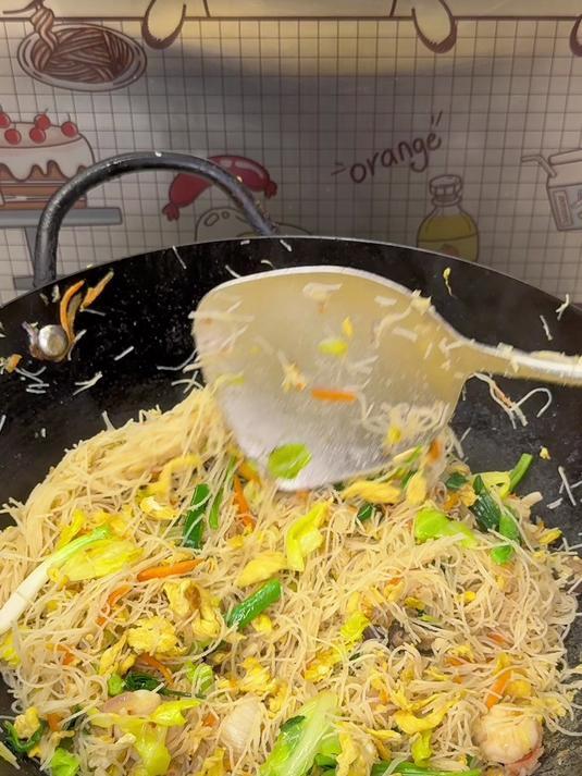 这是福建人藏了上百年的非遗绝活,豆浆炒米粉,福建非遗小吃