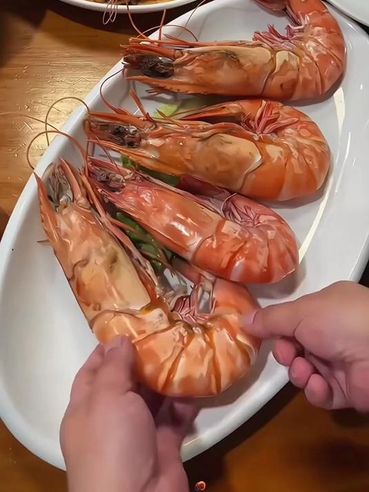 新鲜的黑虎虾,用来做虾仁炒饭,颗粒分明