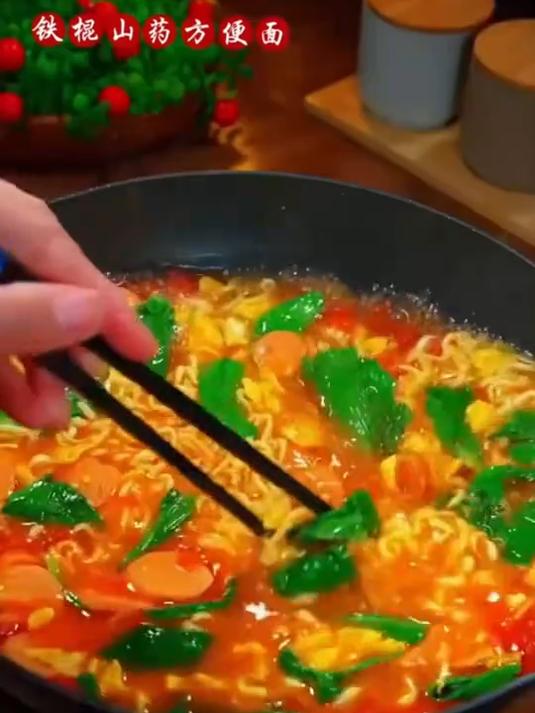 铁棍山药做的方便面,面饼是非油炸的,面条劲道爽滑,营养又美味