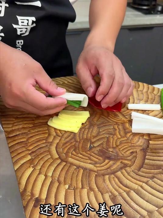 鲜掉眉毛的清蒸鲈鱼,颜值与美味并存,不腥不柴超鲜嫩9