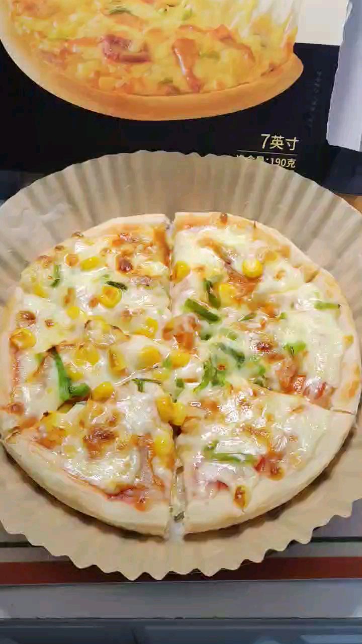 新鲜出炉的披萨,这丰富的配料,爱了爱了,在家实现披萨自由了