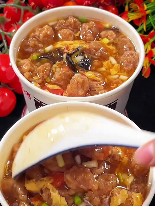 饿了馋了来一桶热乎乎的丸子胡辣汤_汤鲜味美_正宗河南味