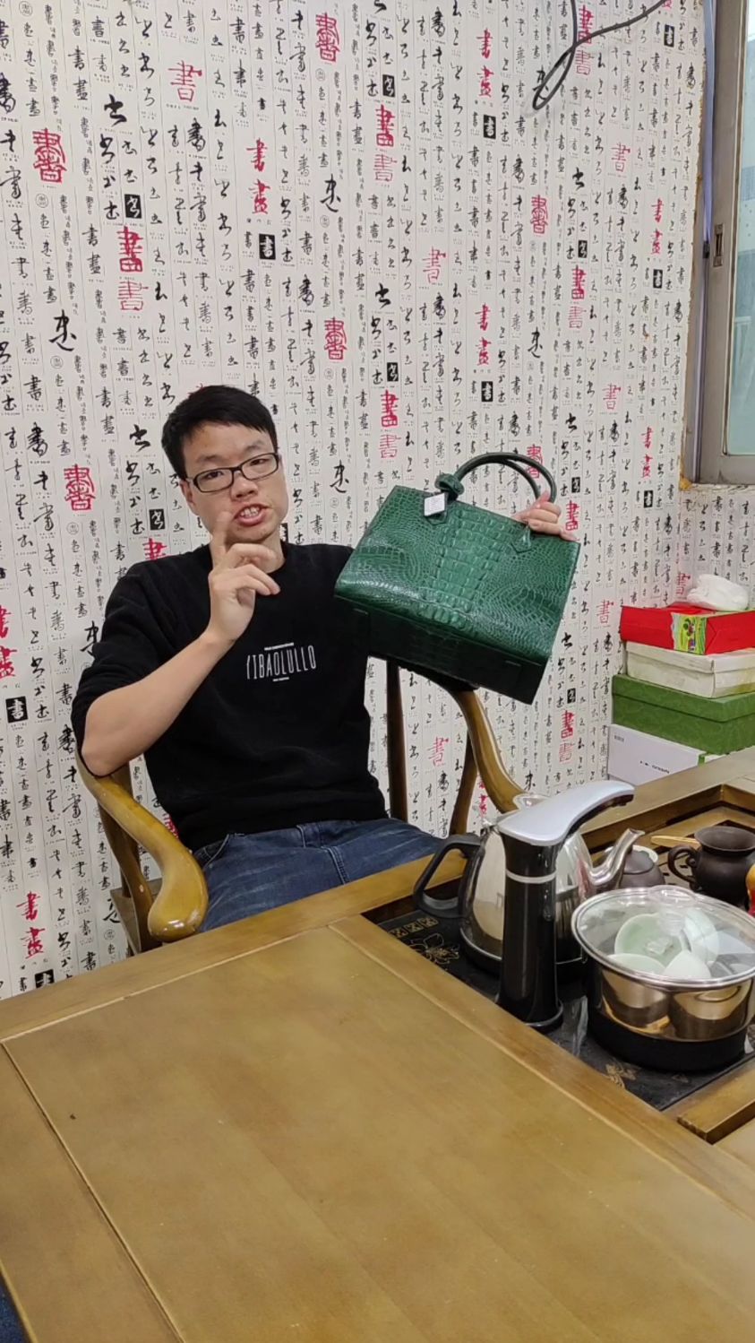 大鳄鱼皮包,真材实料。奢侈品