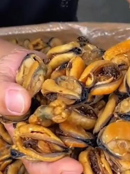 海边人给的煲汤秘诀：一勺淡菜干，胜过鸡精味精