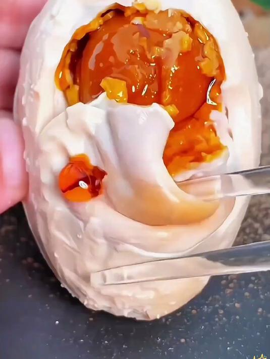 海鸭咸鸭蛋堪称一绝!颗颗流油松沙,咸香沙棉营养高