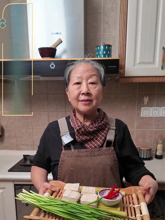 韭菜煎豆腐，虽然简单但是好看又好吃