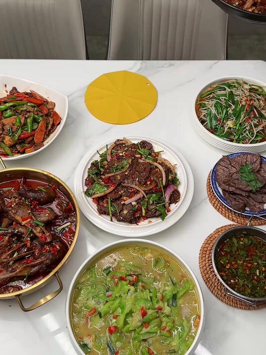 江西90后辣妈给你们看看江西六口之家的家常菜