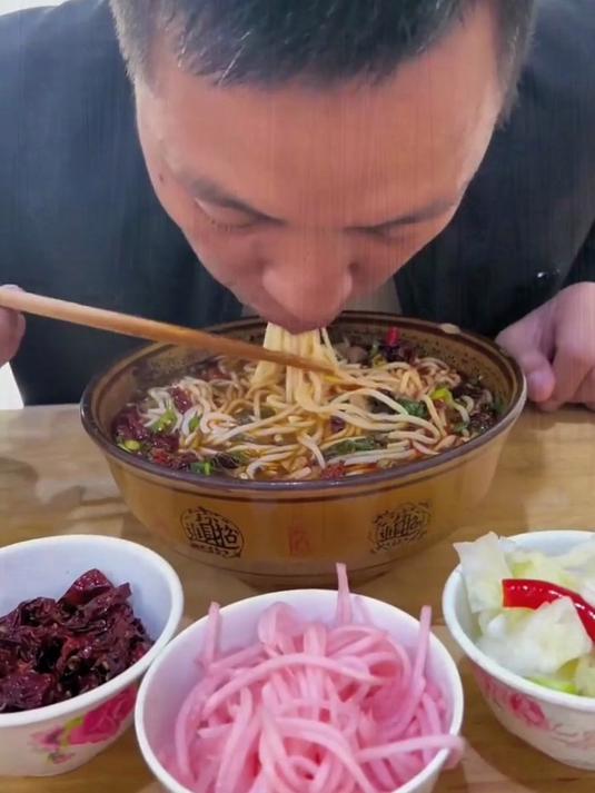 羊肉粉低调小吃,高调美味,吃出地道风味!