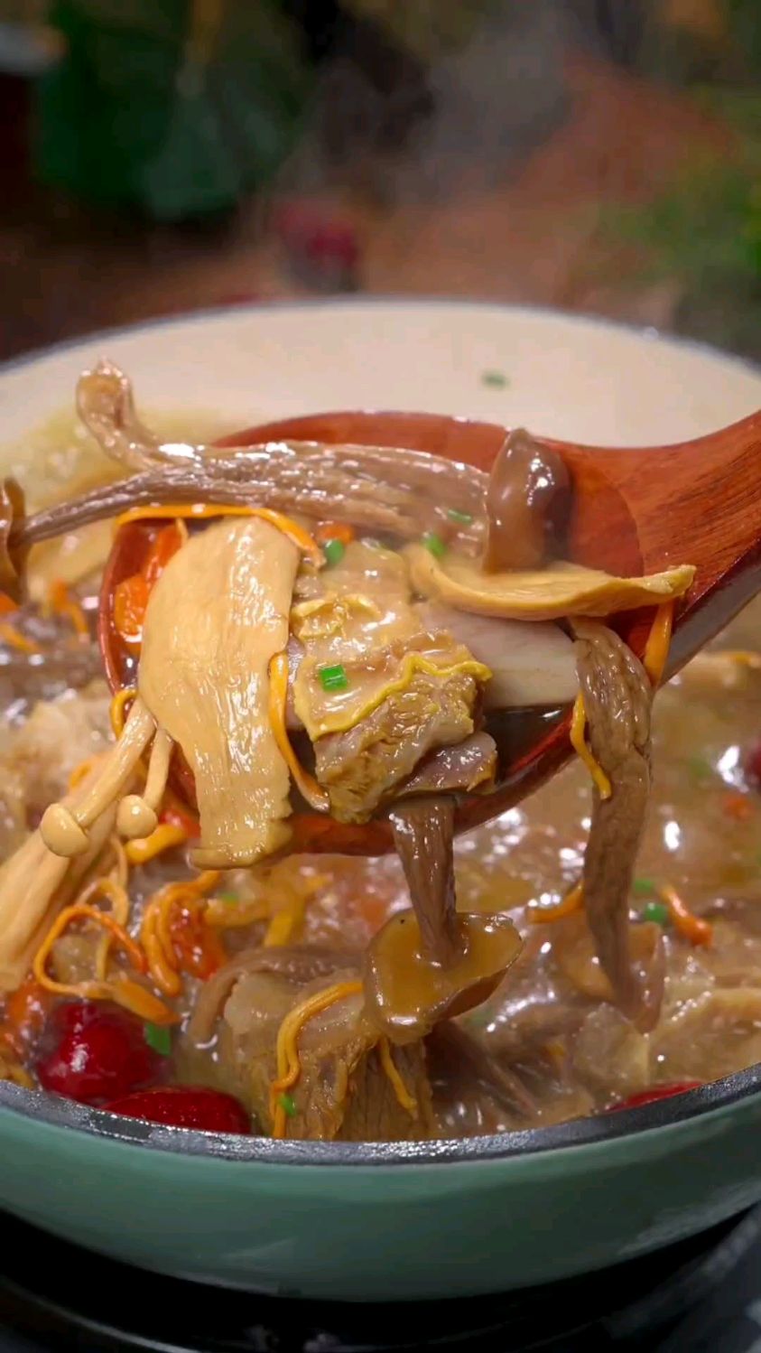 这道牛排骨汤,汤鲜味美,太香了