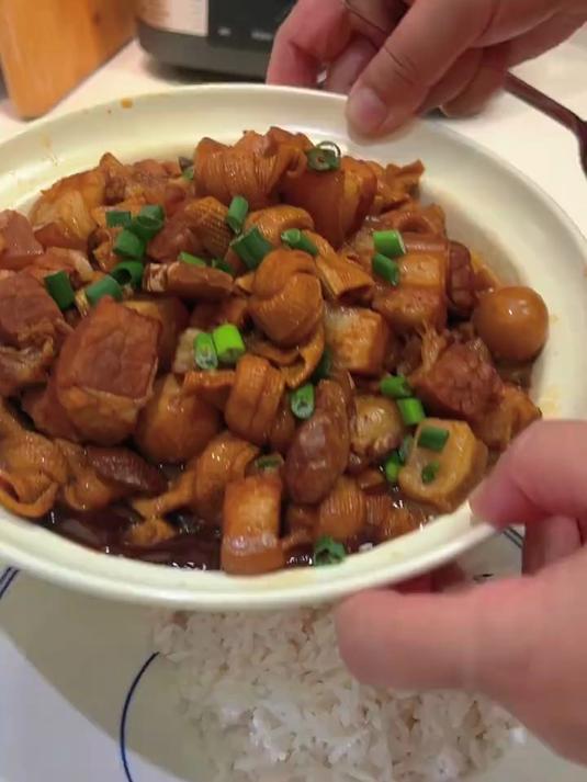 这样做的千张结红烧肉肥而不腻配米饭两碗都嫌少好香啊