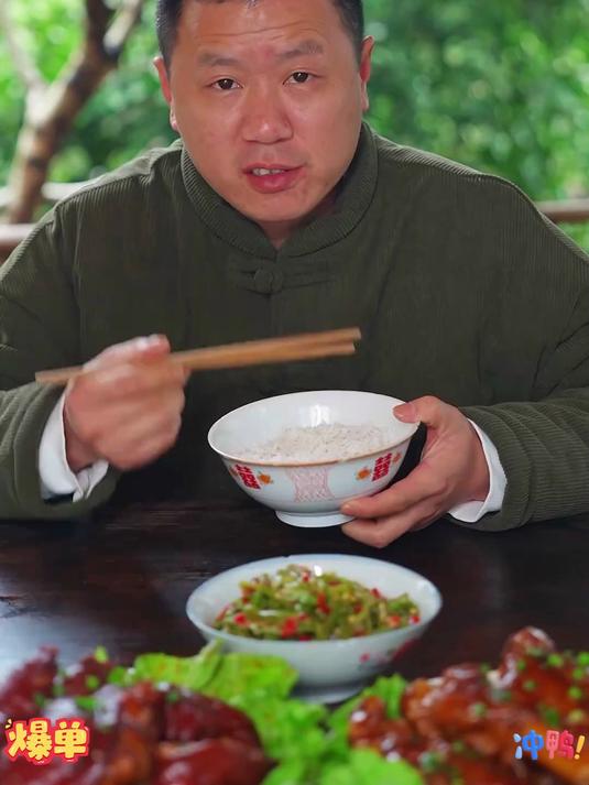 脆嫩剁椒贡菜脆辣响菜下饭菜即食咸菜拌饭榨菜腌制辣椒酱