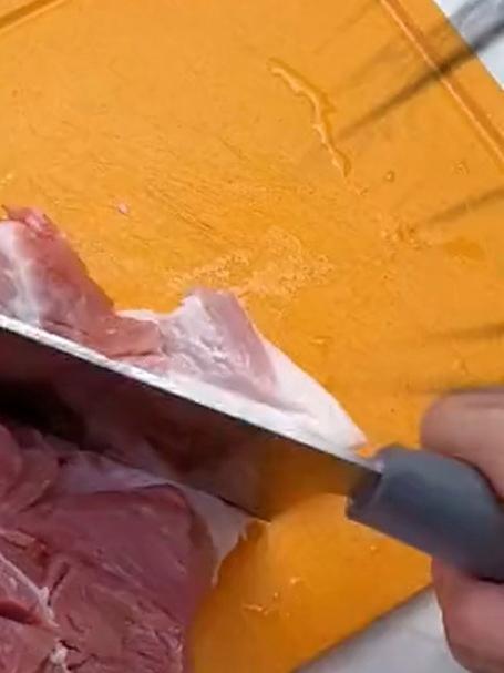 手动剁肉 10 分钟,累到抬不起手还没效果?换绞肉机试试