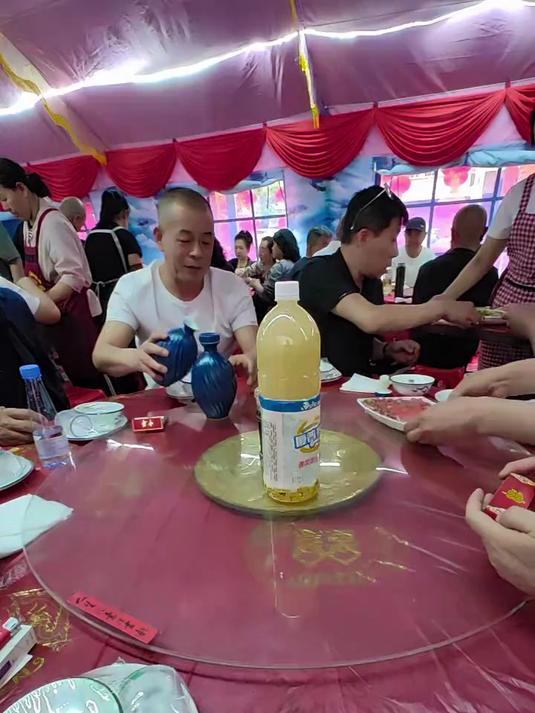 感受一下太原北郊流动饭店的帮忙饭,猜猜这标准的饭多少钱