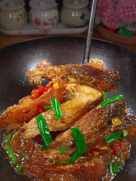 香辣可口的美味烧鱼