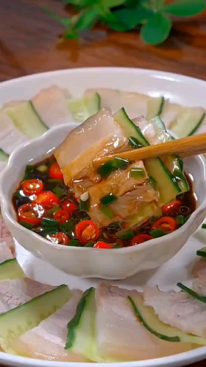 把五花肉和米饭一起煮,出来就是一道美食