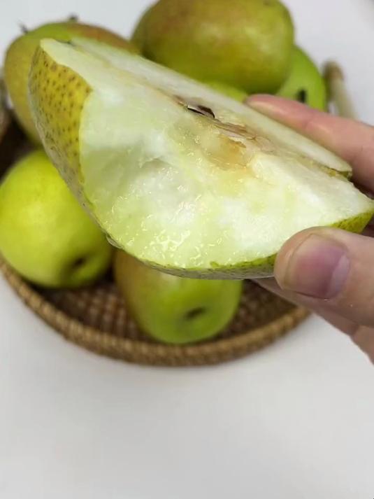 红香梨,自然成熟,清甜多汁,浓郁水果香,纯甜无渣,脆甜多汁