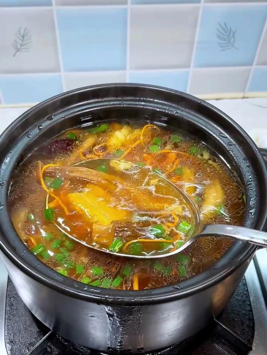 排骨菌汤,汤鲜味美营养丰富