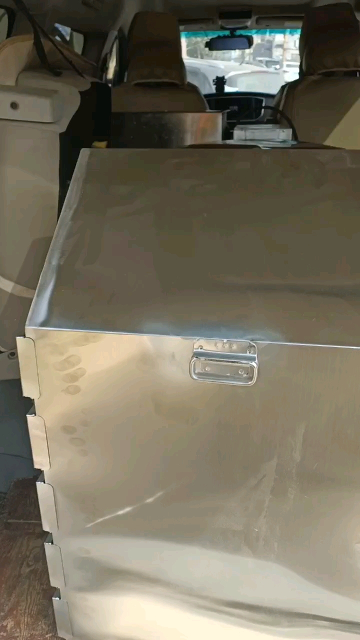 蒸箱洗面机,客户自提 为了迎接凉皮旺季,众多的老板,开车自提,现场学习座凉皮技术
