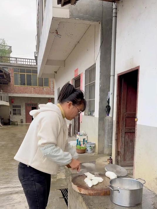 谁家没点土特产,今天做个泡椒炒腊肉