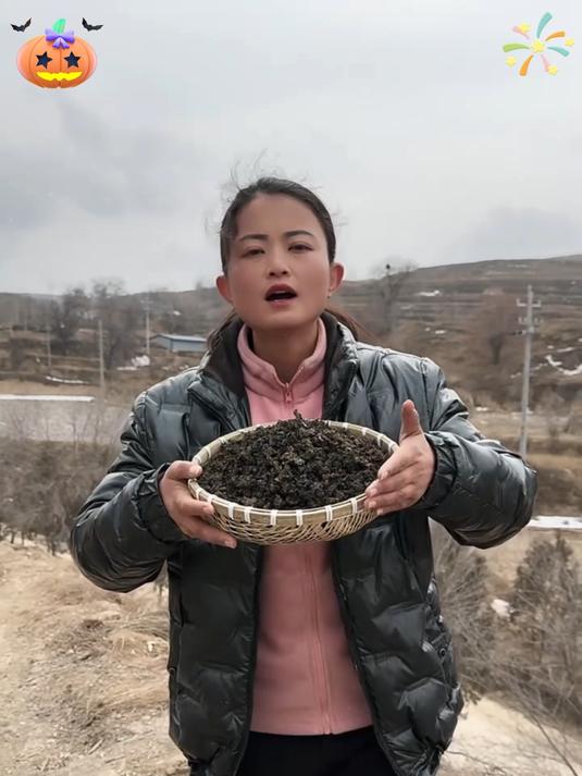 别错过!地皮菜干包饺子,鲜醇风味一口超满足!