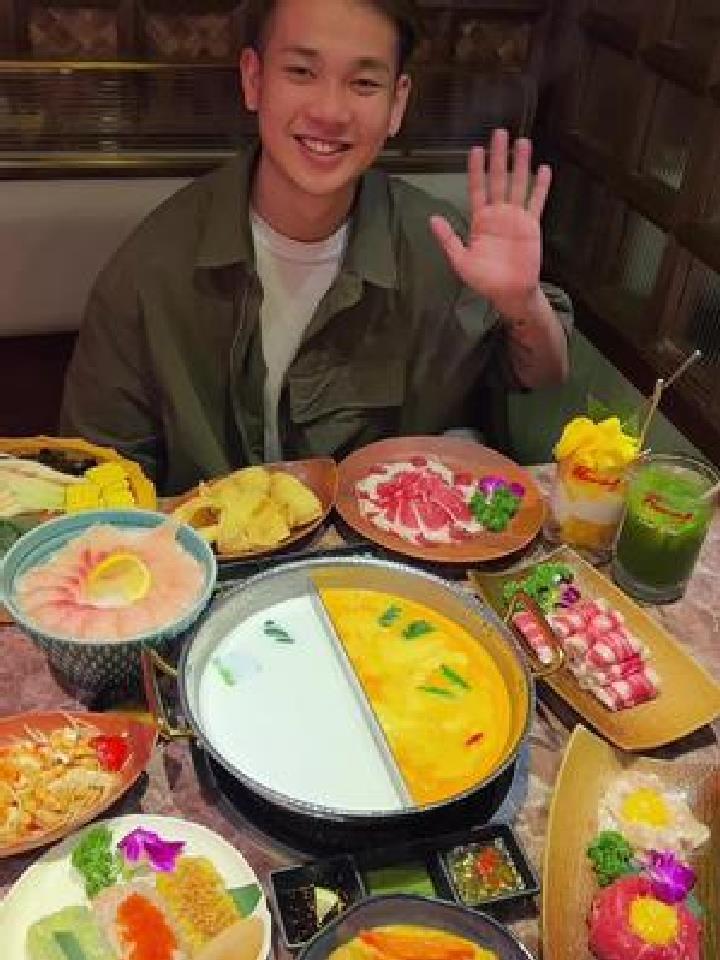 我好爱的泰式火锅,汤底可以喝到饱 食材也很新鲜