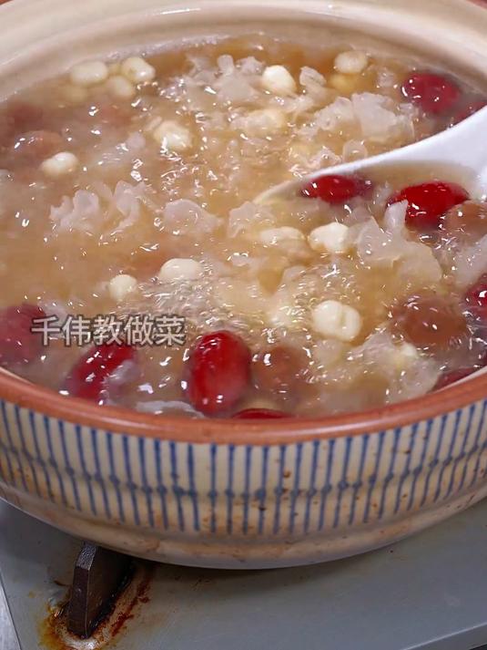 天热不想吃饭 那就做一锅鸡头米甜汤 大人孩子都爱吃