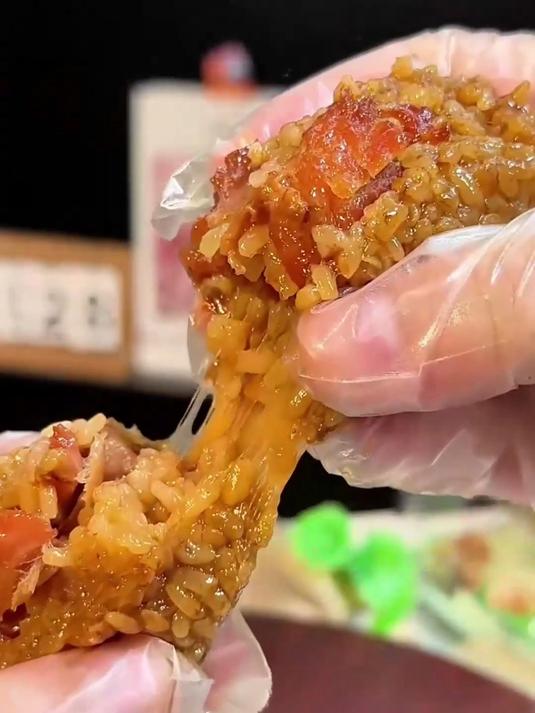 休闲时刻来个蛋黄五花肉粽,咸香解馋,美味不等待