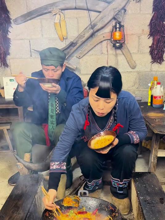 今天给老公做道他爱吃的鸡蛋面,他吃得香喷喷