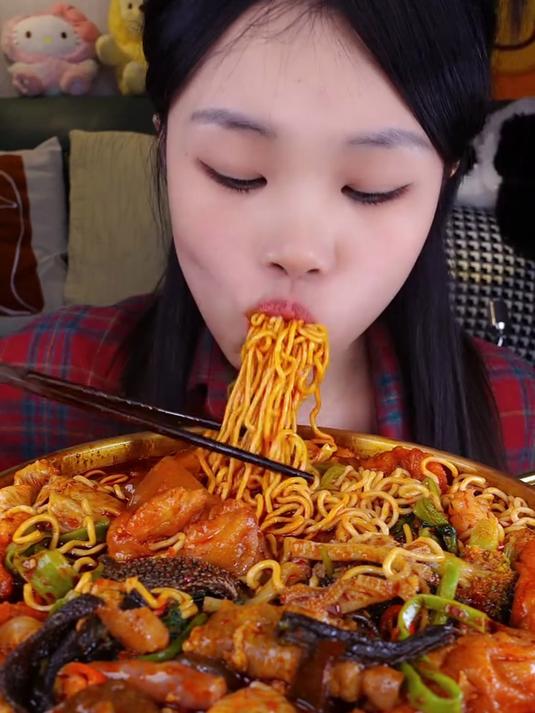 追剧必备坚果!古法炒制白瓜子酥脆不脏手,膳食纤维轻松补