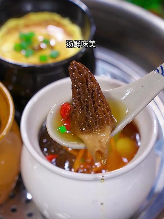营养鲜美的瓦罐菌菇汤