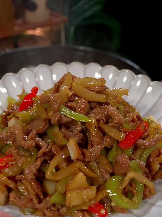 今天用榨菜和二两肉丝，给全家做了榨菜炒肉丝