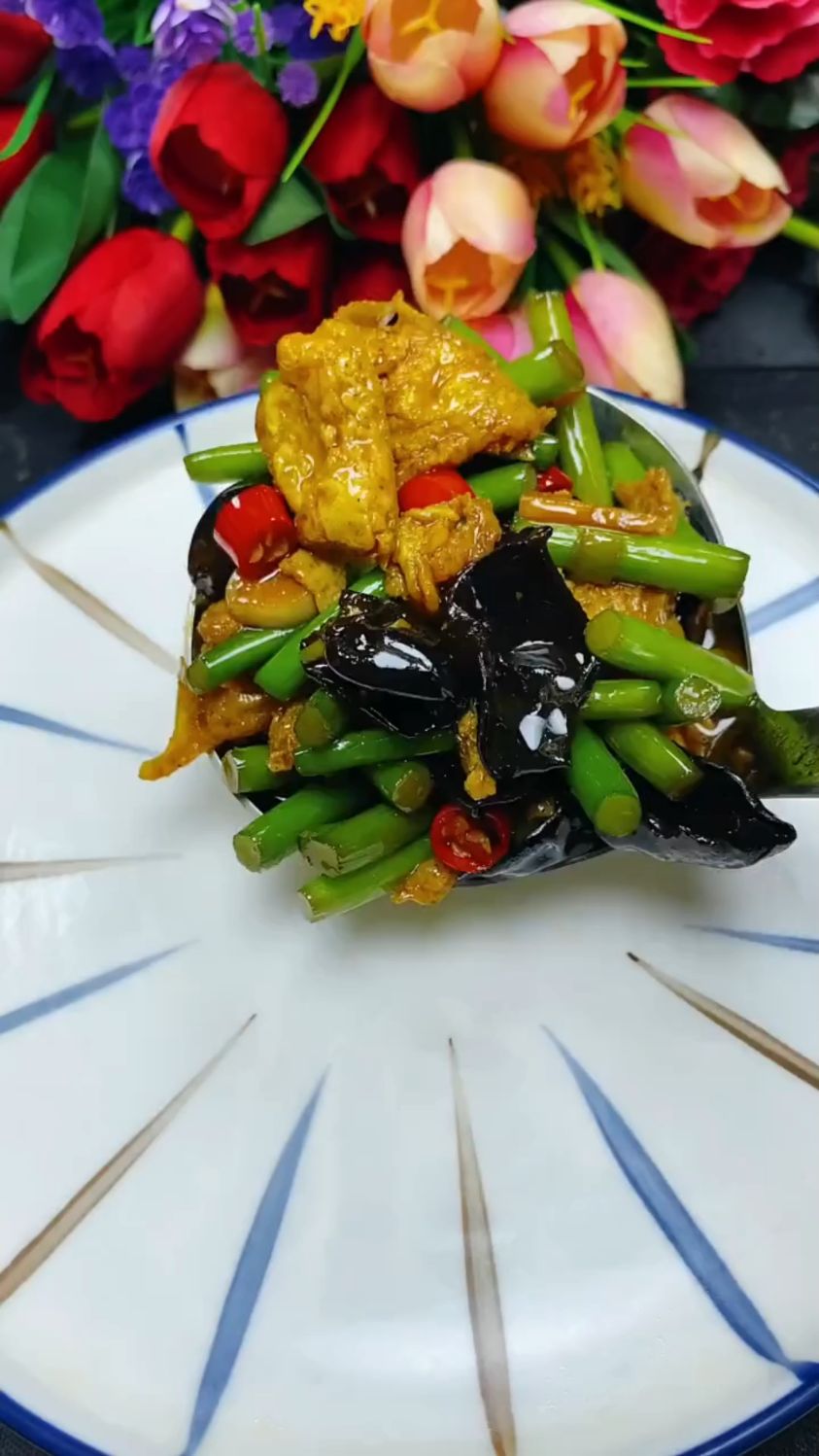 简单又美味的蒜苔炒鸡蛋