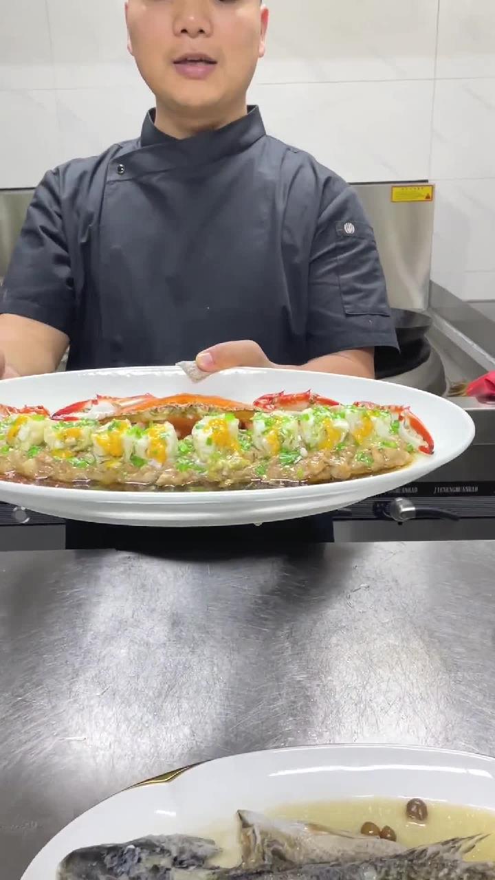九月初九重阳节,吃蟹是最肥美的季节,肉饼蒸梭子蟹