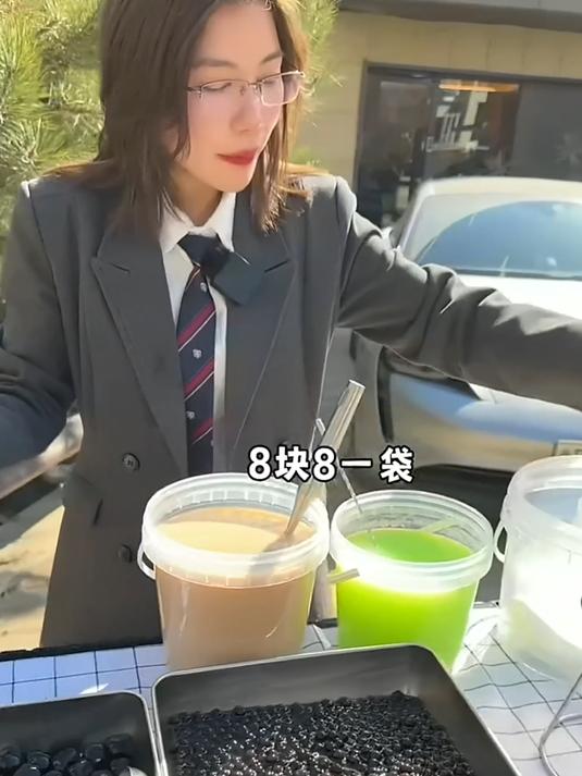 比拳头还大的奶茶珍珠！