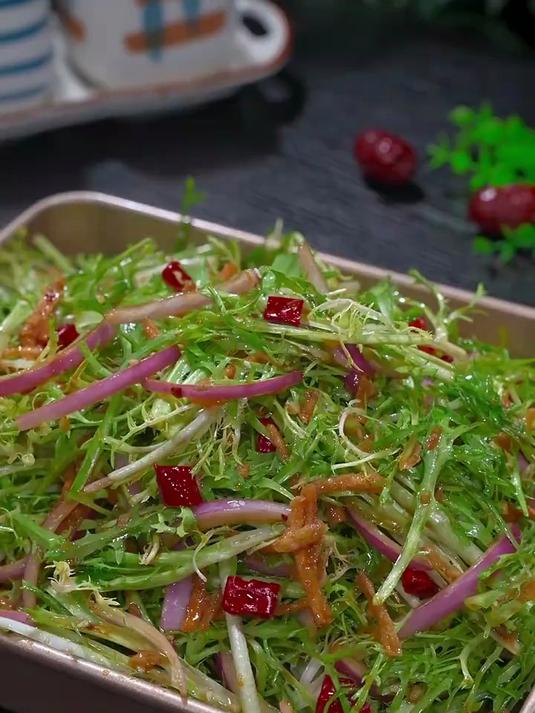 餐桌上不能总是大鱼大肉，你就像我这样做道凉拌素菜