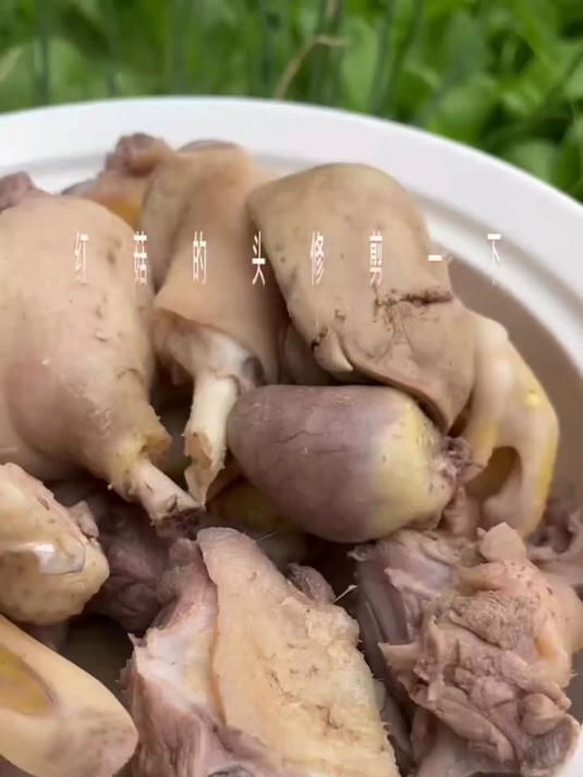 稳糖红菇老鸭汤:稳定血糖波动,控糖人群可适量饮