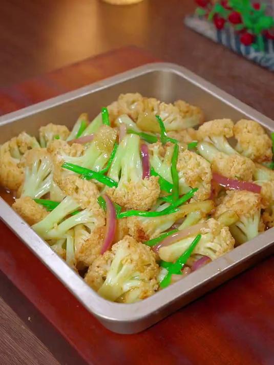 我家孩子都特别喜欢吃花菜，今天闺蜜教会了我一个花菜的新吃法