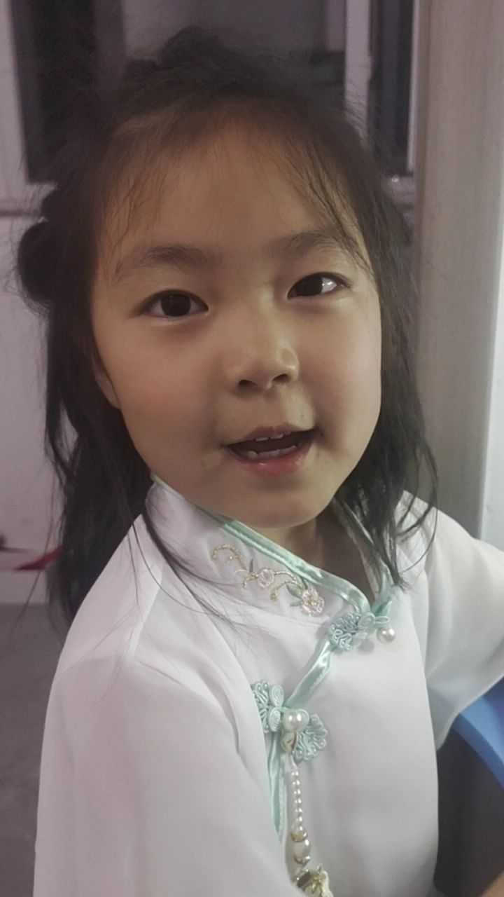 悦悦讲故事——小鸭子学走路