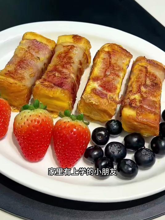 芝士培根吐司卷，孩子一口一个，好吃到根本停不下来