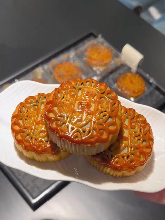 日常黑豆沙月饼,传统风味,吃着有满足感