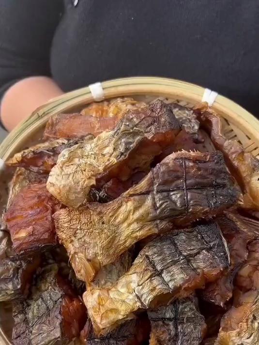 传统腊味革新！现代冷链怎样锁住柴火腊鱼的原始烟熏香气？