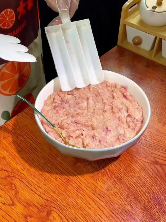手残党也能轻松做肉丸！这个小工具一压成型，太实用了